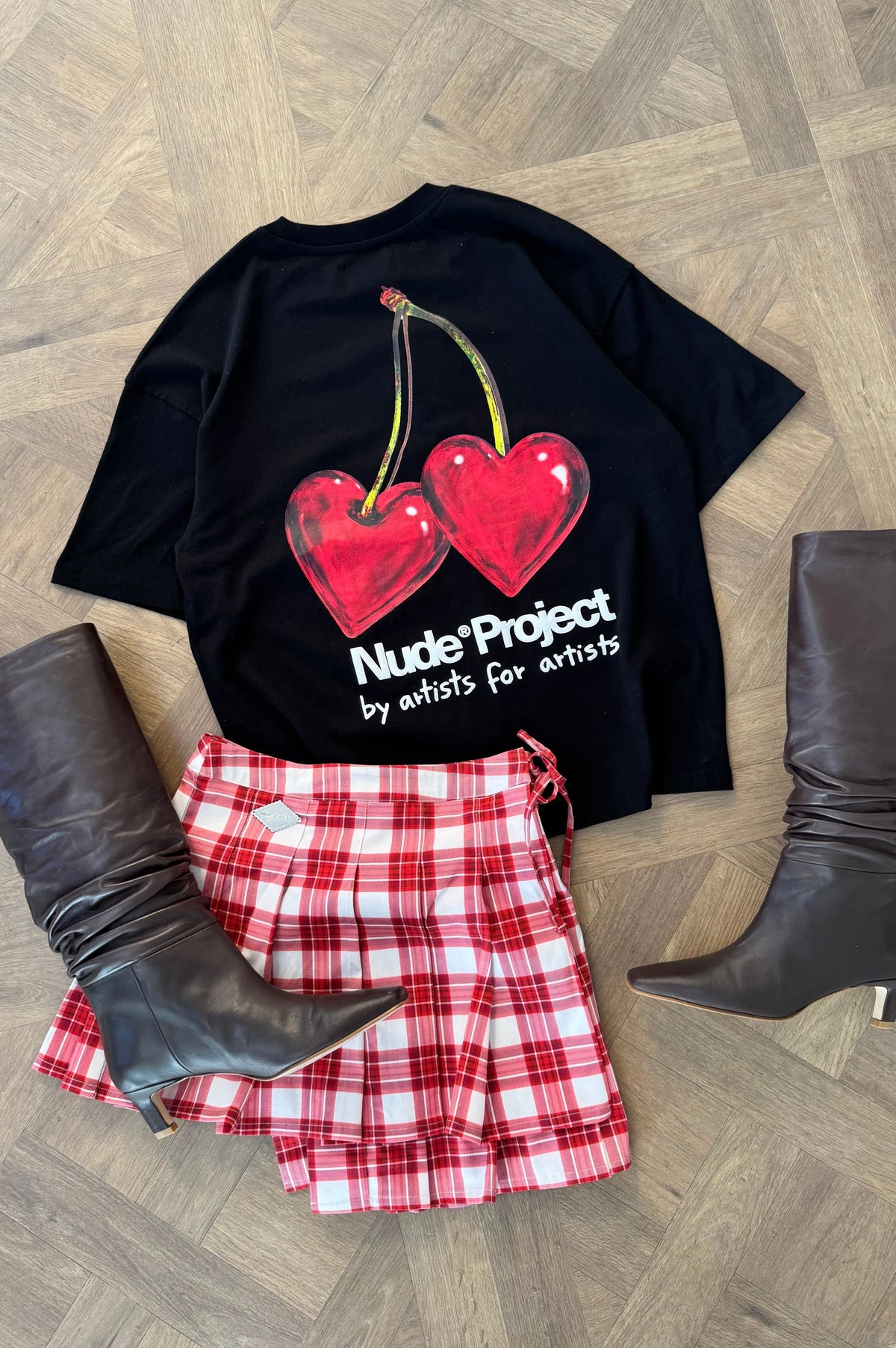 Juicy Cherry Tee Black
